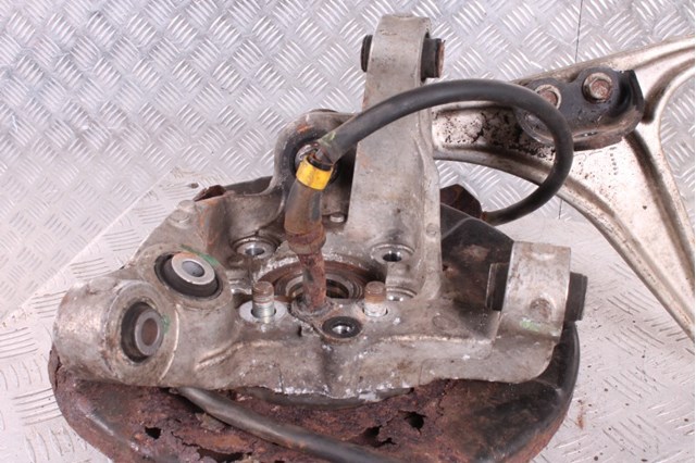 NISSAN 43018JK000 Цапфа задняя правая в наличии Кривой Рог