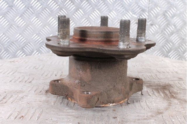 Ступица заднего колеса 432023Z010 NISSAN