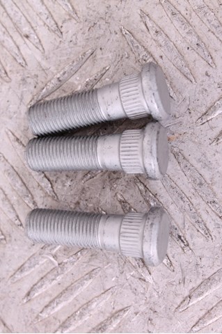 Шпилька колесная, передняя 4322270T00 NISSAN