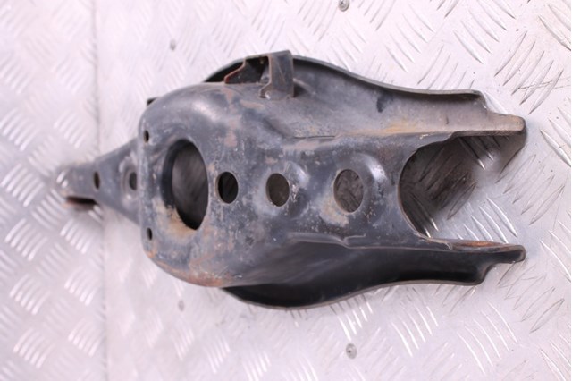 Балансир задний нижний, левый 4874075010 TOYOTA