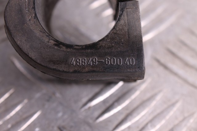 4884960040 TOYOTA Втулка стабилизатора переднего наружная купить в Ирпень