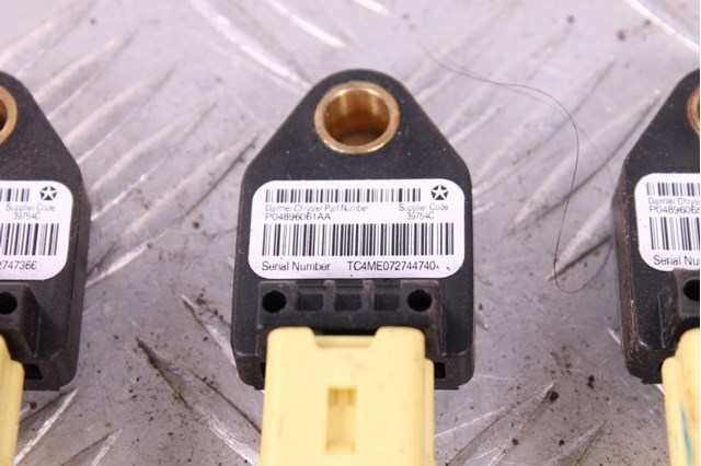 Датчик подушки безопасности 4896061AA CHRYSLER