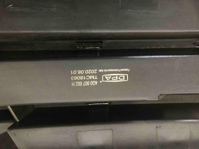 VAG 4G0807682H Заглушка (решетка) противотуманных фар бампера переднего правая в наличии Львов