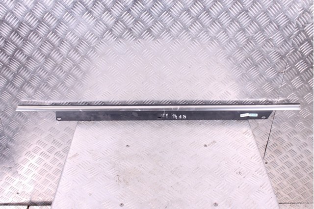 Молдинг заднего стекла, правый 4L0853764E2ZZ VAG