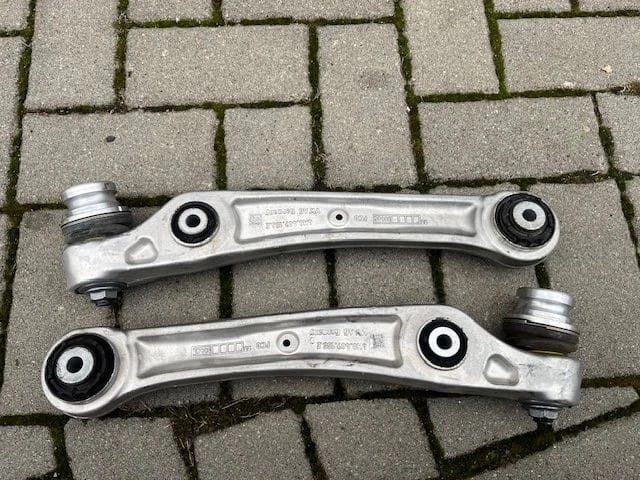 Рычаг передней подвески нижний, правый 4M0407152F VAG