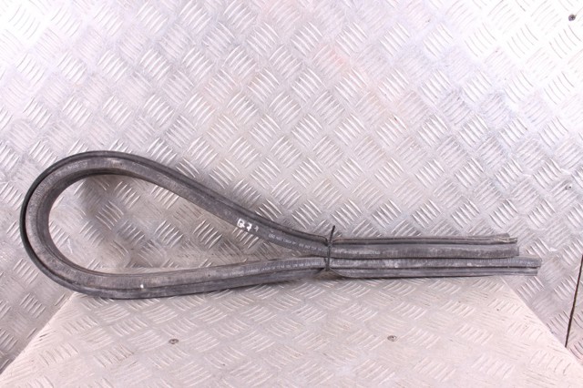 Резинка уплотнительная под капот 4M0823723 VAG