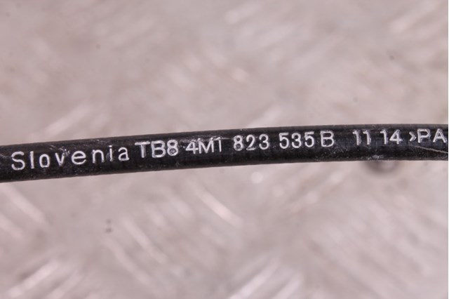 Трос открывания капота, задний 4M1823535B VAG