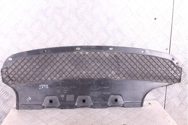 BMW 51127184765 Направляющая заднего бампера в наличии Украина