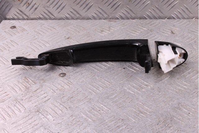 Ручка левой передней двери наружная 51217207561 BMW