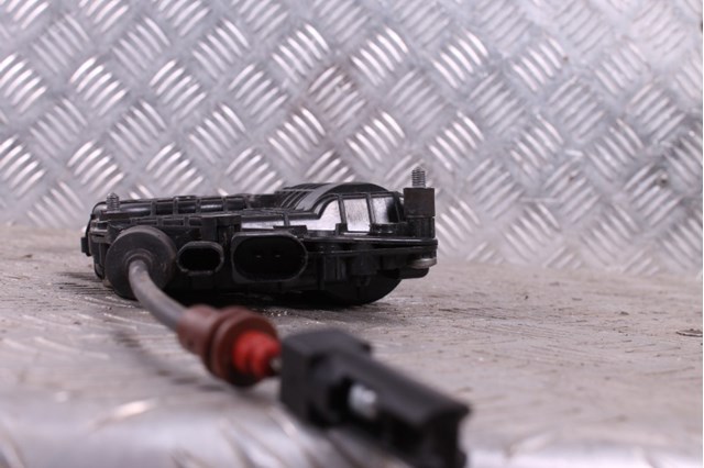 51227185688 BMW Замок двери задней правой купить в Кривой Рог