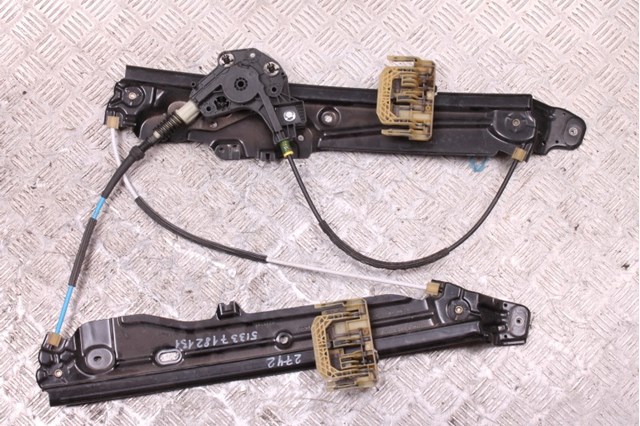 Стеклоподъемник передней левой двери 51337182131 BMW