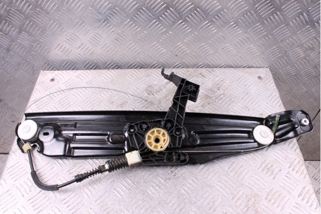 Стеклоподъемник задней левой двери 51357182615 BMW