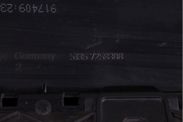 Накладка двери задней правой вертикальная 51357258308 BMW
