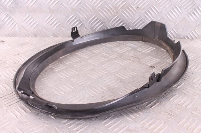 51767391409 BMW Рамка (облицовка) фары левой купить в Киев