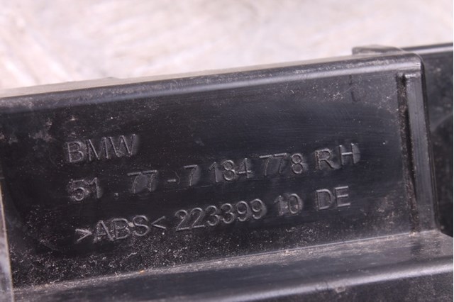51777184778 BMW Кронштейн наружной накладки порога правой купить в Ровно