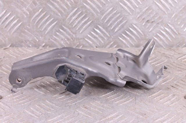 TOYOTA 5210260260 Кронштейн бампера переднего правый в наличии Житомир