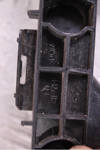Кронштейн бампера заднего, внешний правый 5215542011 TOYOTA