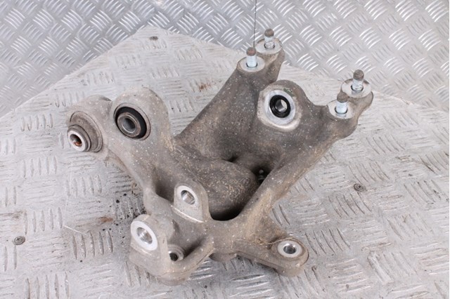 Кулак поворотный правый 527203Q010 HYUNDAI