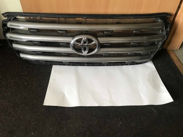 Решетка радиатора 5310160480 TOYOTA