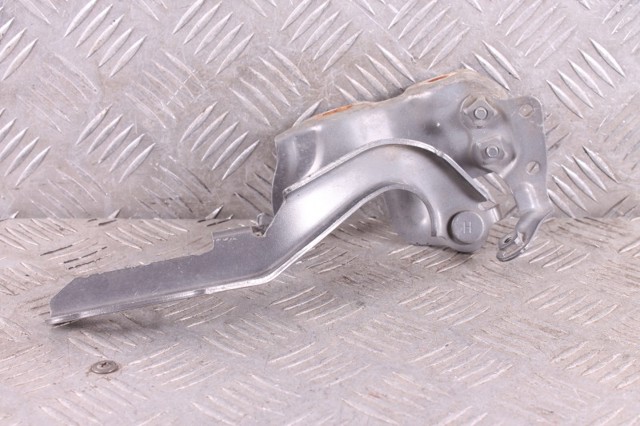 Шарнир капота левый 5342060070 TOYOTA