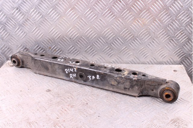 Балансир задний нижний, правый 551104BA0A NISSAN
