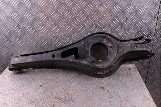 Балансир задний нижний, левый 55210C2100 HYUNDAI