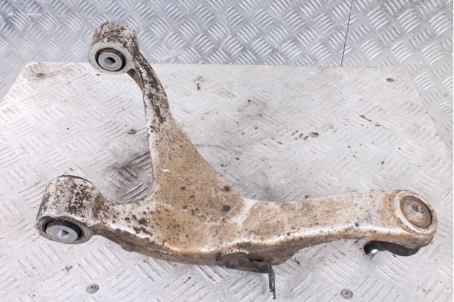 Рычаг задней подвески нижний, левый 55502ZD90A NISSAN