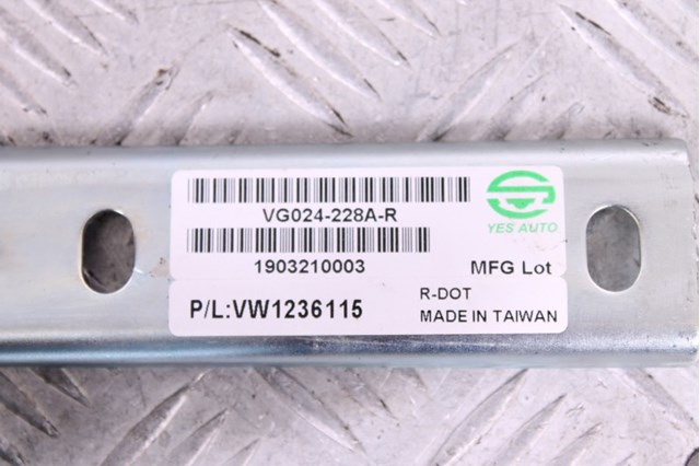 Петля капота, правая 561823302A VAG
