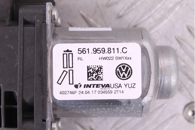 Мотор стеклоподъемника двери задней, левой 561959811C VAG