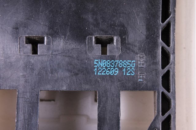 VAG 5N0837885G Держатель наружной ручки двери передней левой в наличии Кривой Рог