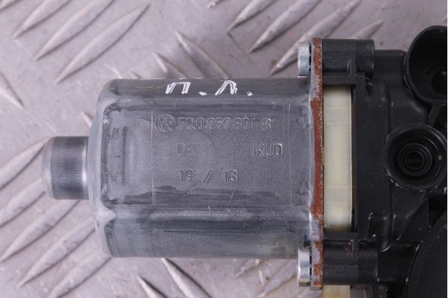 Мотор стеклоподъемника двери передней 5Q0959801B VAG