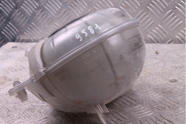 VAG 5QM121407B Бачок системы охлаждения расширительный в наличии Винница