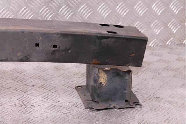 Балка бампера переднего 620308J000 NISSAN