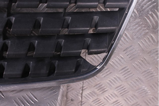 Решетка радиатора Nissan Altima