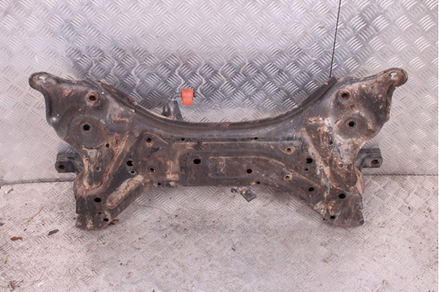 Поперечина передней подвески 624004C000 HYUNDAI