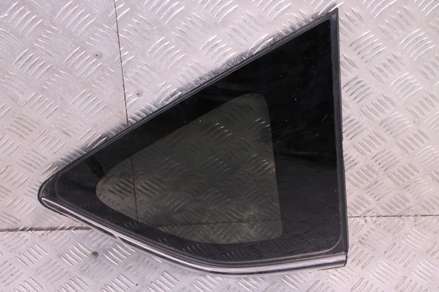 Стекло кузова/багажного отсека, правое 6271042310 TOYOTA