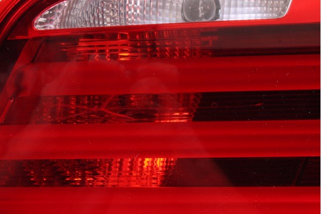 Фонарь задний внутренний правый 63217203226 BMW