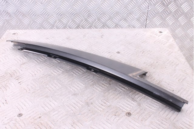Накладка задней двери, правой, вертикальная 68102576AA CHRYSLER