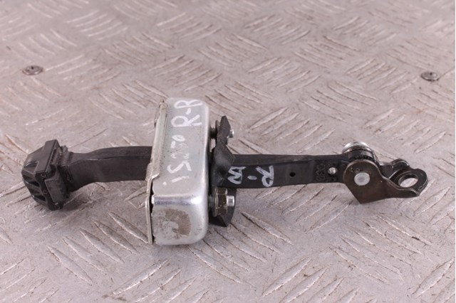 TOYOTA 6863053030 Ограничитель открывания двери задний правый в наличии Сумы