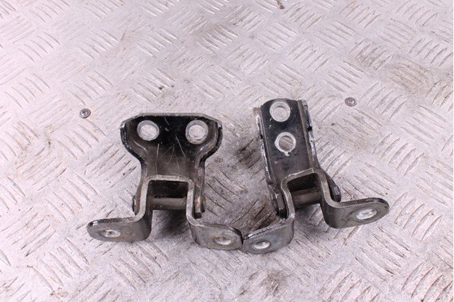 Завеса двери передней правой 6871012151 TOYOTA