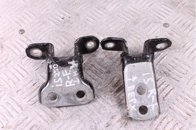 Петля двери передней правой 6873033021 TOYOTA