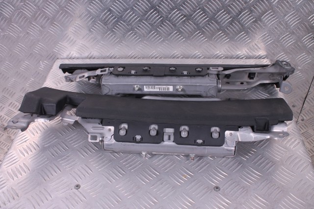 Подушка Айрбег водителя защиты коленей 7390053020C0 TOYOTA