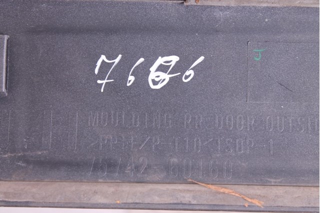 Молдинг передней левой двери 7573260120E1 TOYOTA