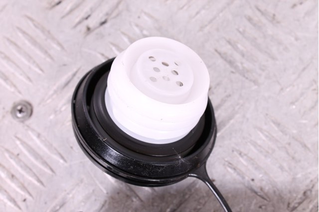 Лючок (дверца) бензобака 788304CC0A NISSAN