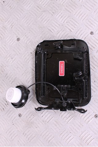 NISSAN 788304CC0A Лючок бензобака (топливного бака) в наличии Сумы