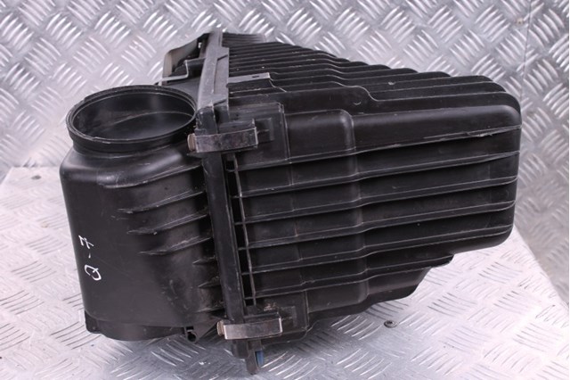 7L0128607 Корпус воздушного фильтра левый купить Павлоград
