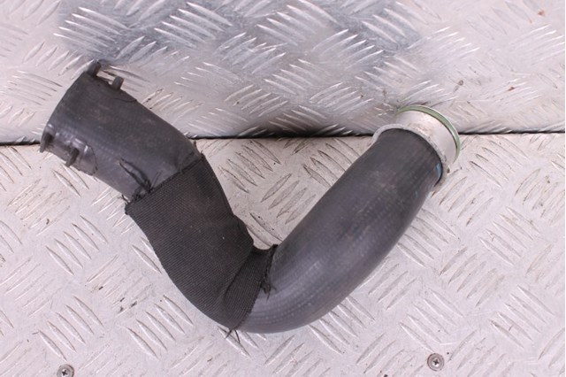 7L6145738A VAG Патрубок интеркулера купить в Ужгород