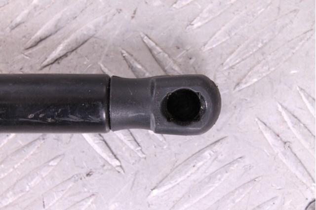 7P6823359 Амортизатор капота купить Павлоград