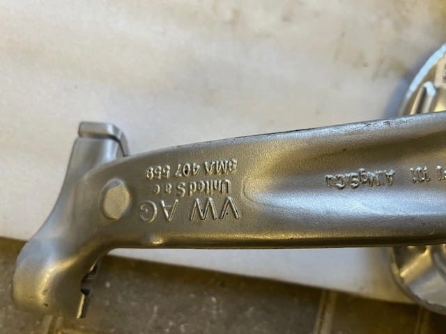 Цапфа поворотная левая 80A407253C VAG