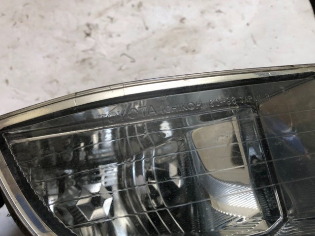 Противотуманка правая 8121160151 TOYOTA